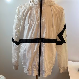 Mens L, Jordan, New without tags, lightweight jacket, 100% Nylon, net lining C2
